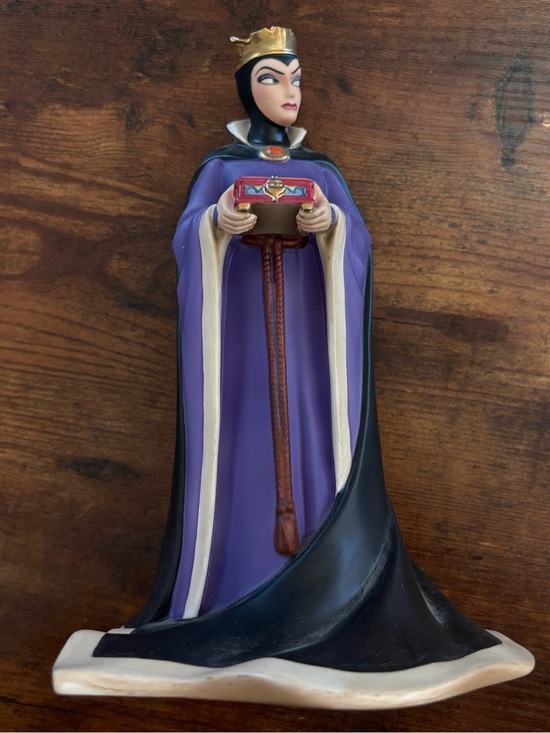 Disney Other - Walt Disney Classics Collection- Queen (1997)